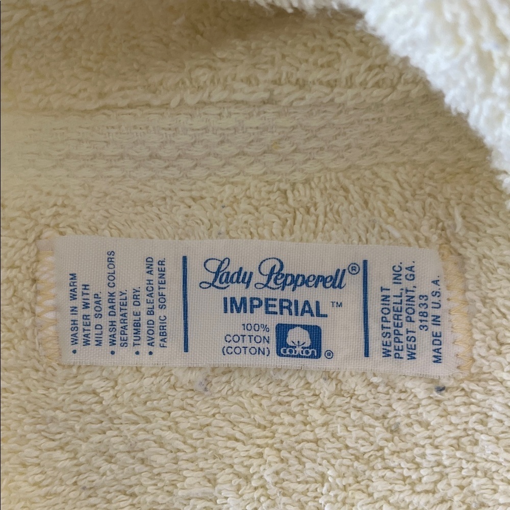 Vintage Lady Pepperell Imperial Yellow Bath Towel 100% Cotton Plush Mid Century - Picture 2 of 5